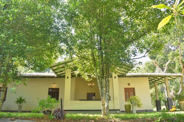 Villa | Exterior - Charming & Historical 3-bed Bungalow in Hikkaduwa (Gonapinuwala)