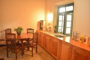 Villa | Dining