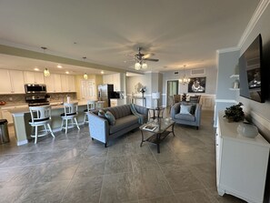 Living area - Clean and fresh, newer condo in a resort style community (Venice)