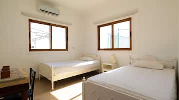 House | 2 bedrooms, iron/ironing board, free WiFi, bed sheets