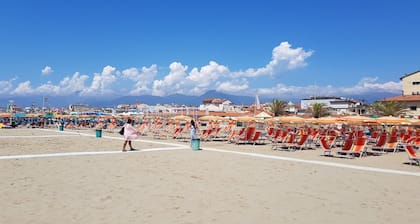 Comfortable Campsite-chalet G16 Tuscany Near sea