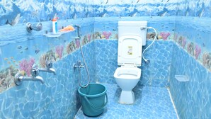 华丽双人房 | 浴室 | 免费洗浴用品、浴袍