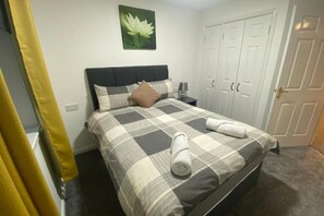 2 bedrooms, iron/ironing board, bed sheets - Duloch Bridge View (Dunfermline)