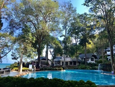 TRIPLET Suite Rayong Seaview Situated in rayong, just 100m from Private Beach,