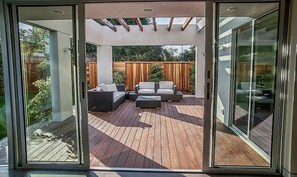 Terrace/patio - Gorgeous two Bedroom House near Ventura Blvd (Los Angeles)