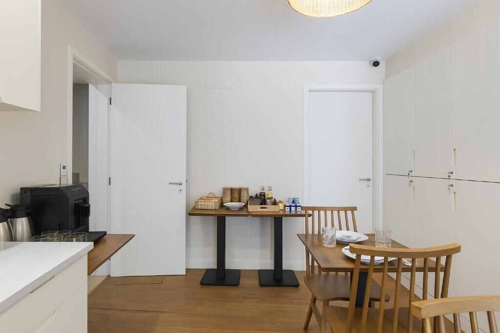 Daily English breakfast (EUR 50 per person)