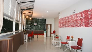 Kamar Standar | Area keluarga | Smart TV 32-inci dengan saluran TV digital dan perapian