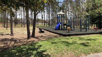 House, 4 Bedrooms | Children's area