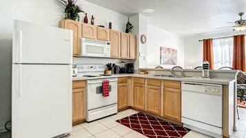 Townhome, 3 Bedrooms | Private kitchen