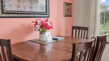 Condo, 2 Bedrooms | Dining