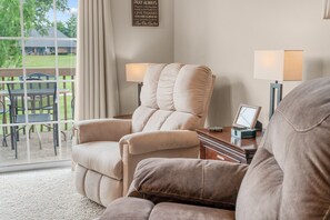 Apartment, 2 Schlafzimmer | Wohnbereich | Smart-TV