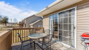 Condo, 2 Bedrooms | Property grounds