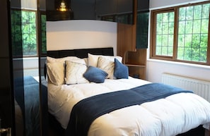 6 bedrooms, iron/ironing board, WiFi, bed sheets - Home in Rugby Warwickshire (Rugby)