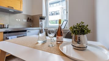 Condo | Cocina privada | Refrigerador, microondas, horno y parrilla de estufa