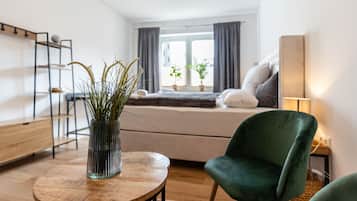 Apartment | Hochwertige Bettwaren, individuell eingerichtet, Schreibtisch