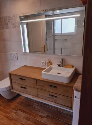 Handtücher, Seife, Toilettenpapier