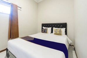 Double Room | Free WiFi, bed sheets - Hotel O Triple N Homestay (Sidoarjo)