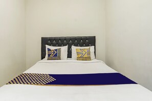 Double Room | Free WiFi, bed sheets - Hotel O Triple N Homestay (Sidoarjo)