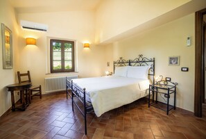 7 bedrooms, free WiFi, bed sheets