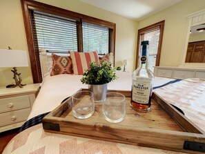 4 dormitorios, tabla de planchar con plancha, cuna de viaje