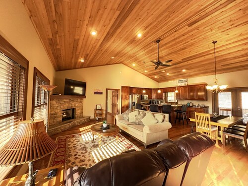 Family Friendly cabin with Mountain views