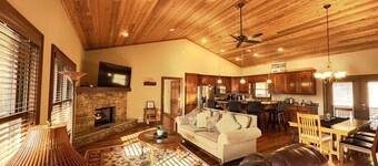 Family Friendly cabin with Mountain views