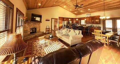 Family Friendly cabin with Mountain views