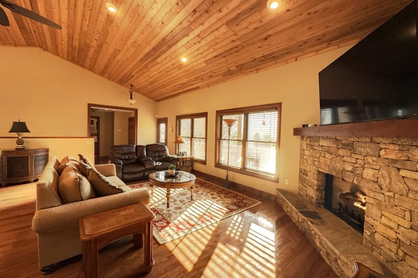 Smart TV, fireplace