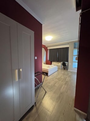 Individually decorated, desk, soundproofing, free WiFi - STAY Hybrid Youth Hostel (Thessaloniki)