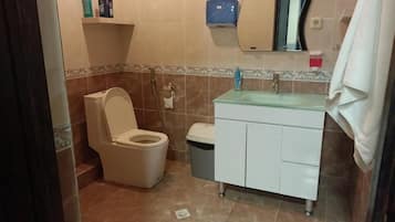 Asrama Umum Standar | Kamar mandi