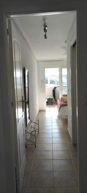 2 bedrooms, desk, WiFi