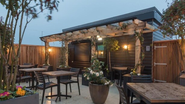 Outdoor dining - The John Russell Fox Wetherspoon (Andover)
