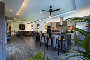 Full-size fridge, microwave, oven, stovetop - Modern 3 Bedroom Private Pool Villa -ML7 (Hua Hin)