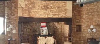 Maison Typique du LOT Près Piscine Communale et Animaux Admis