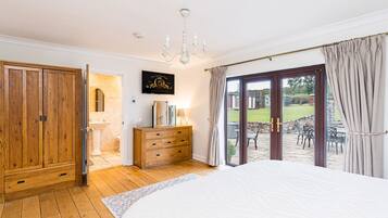 8 bedrooms, individually decorated, individually furnished, free WiFi