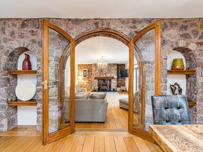 8 bedrooms, individually decorated, individually furnished, free WiFi