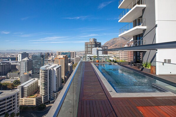 Apartment (2 Bedrooms) | Interior - 16 On Bree Unit 1713 (Cape Town)