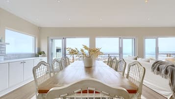House (4 Bedrooms) | Ruang makan