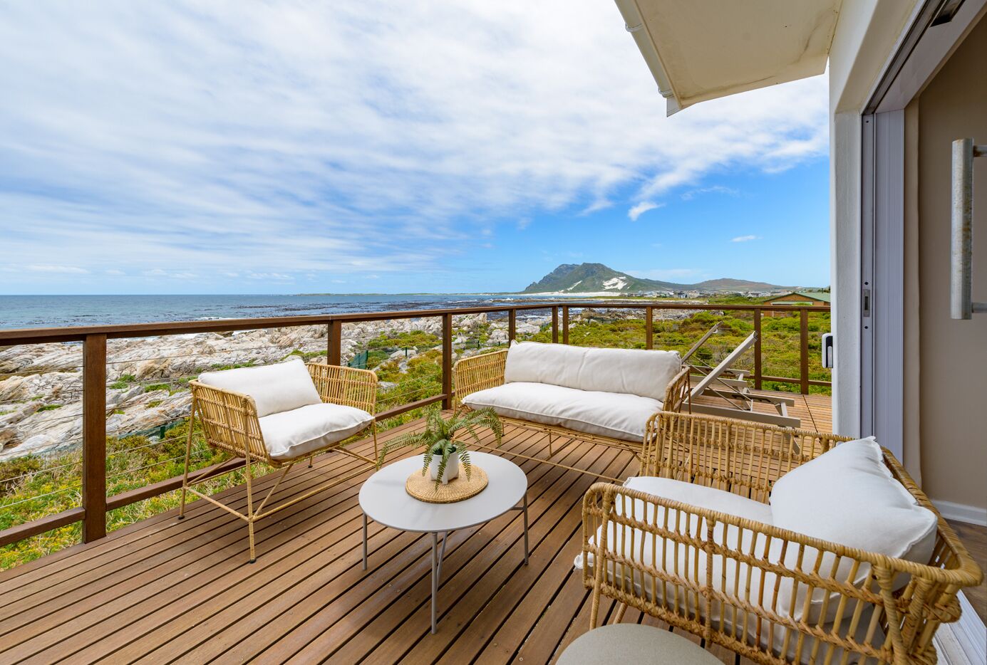 Nhà (4 Bedrooms) | Hiên