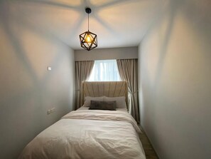 2 間睡房、可攜式嬰兒床、Wi-Fi、床單