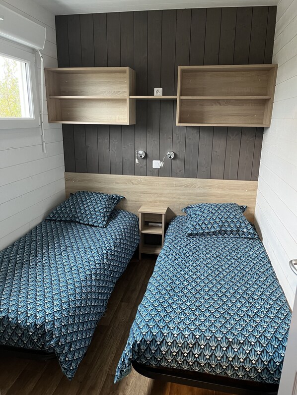 2 bedrooms, iron/ironing board, WiFi