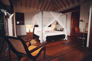 6 bedrooms, in-room safe, iron/ironing board, free WiFi - Luxurious 6 Bedroom Villa (Marigot Bay)