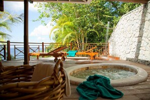 Outdoor pool - Luxurious 6 Bedroom Villa (Marigot Bay)