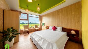 1 bedroom, in-room safe, desk, free WiFi