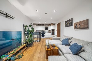 Appartamento Basic | Area soggiorno | TV