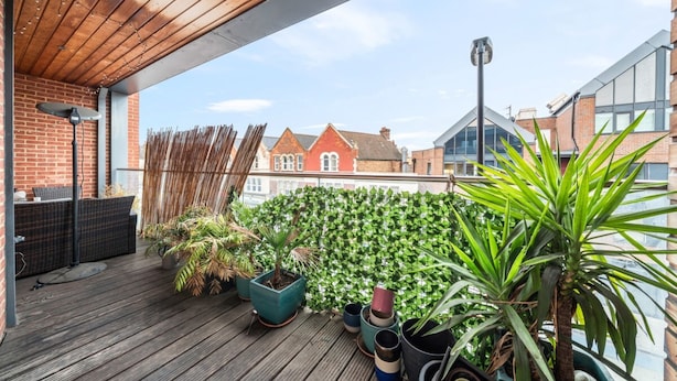 Unclassified image, 1 of 12, button - 2-bed Gem on Tooting High Street (London)