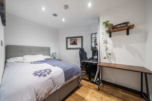 Basic Apartment | 2 bedrooms, laptop workspace, iron/ironing board, bed sheets - 2-bed Gem on Tooting High Street (London)
