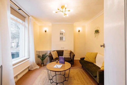 Cozy Peaceful House, Free Parking & Garden