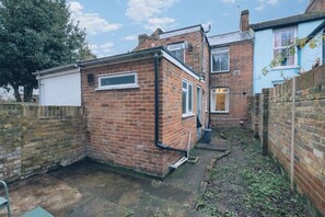 Exterior - Cozy Peaceful House, Free Parking & Garden (Canterbury)