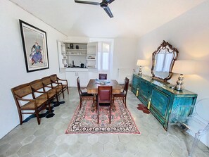 Dining - La Casa dei Fortunati - Eine Wunderbar Renovierte Villa im Stil des Monferrato (Grana Monferrato)